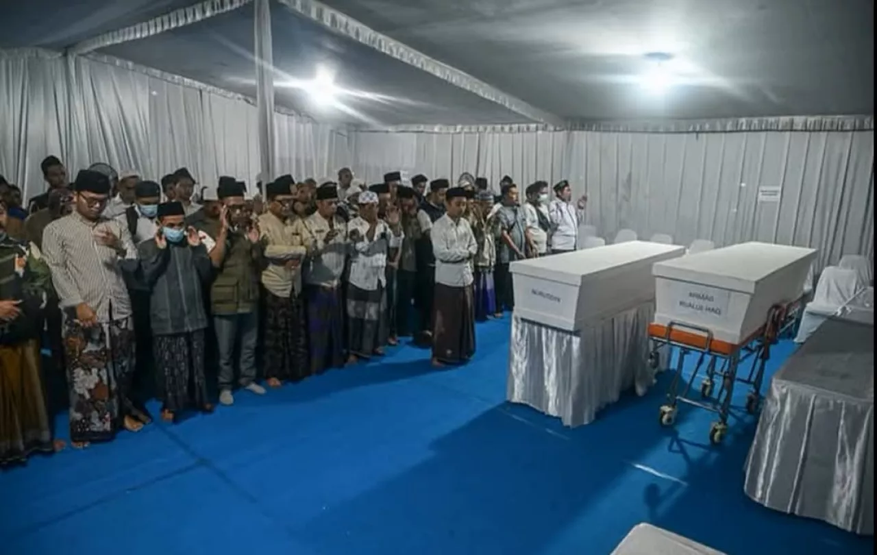 61 Korban Ponpes Ambruk di Sidoarjo Dimuliakan Relawan NU Center Sesuai Syariat Islam