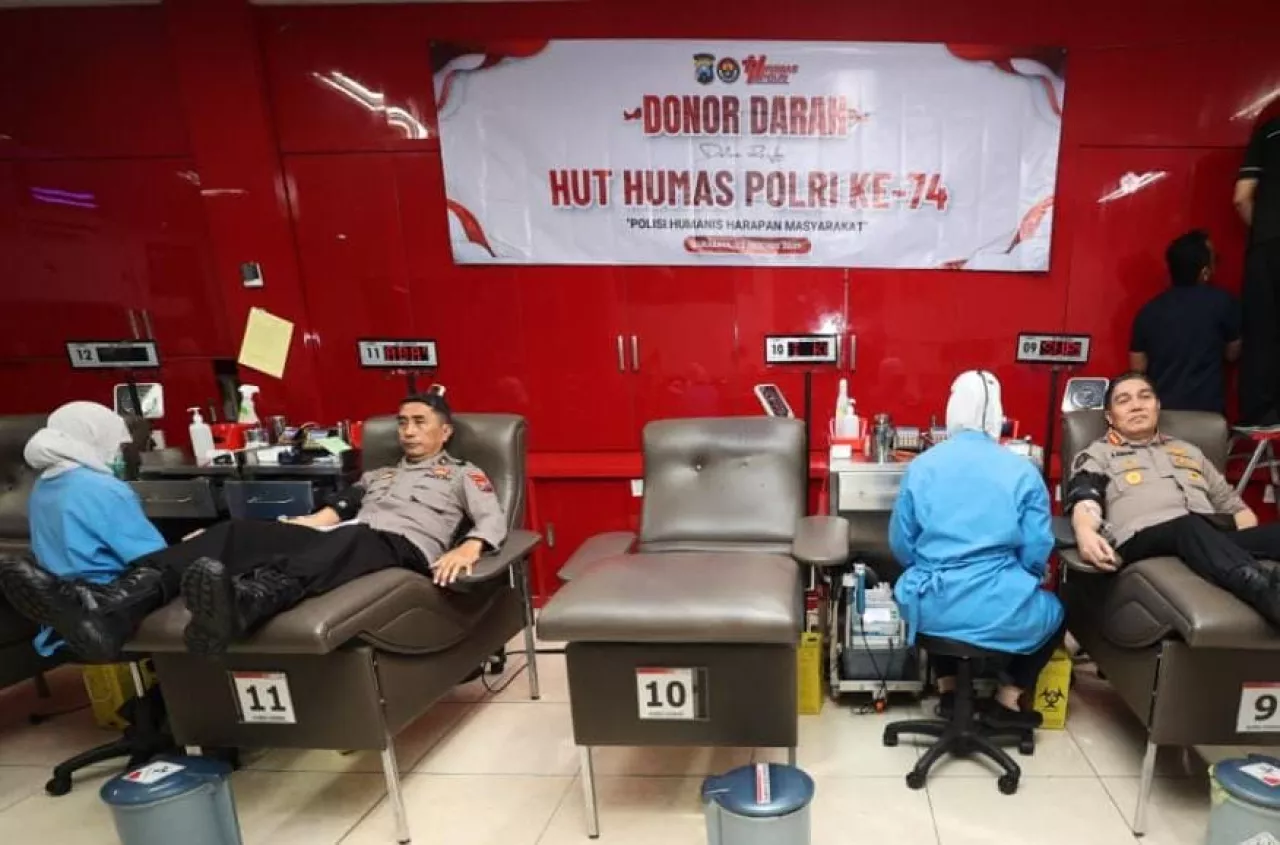 Donor Darah Warnai Peringatan 74 Tahun Humas Polri di Surabaya