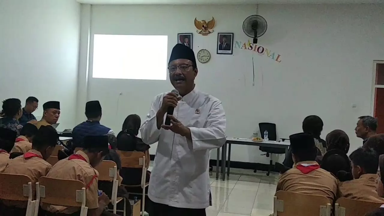 Kunjungi Sekolah Rakyat di Mojokerto, Mensos Gus Ipul Tegur Pendamping