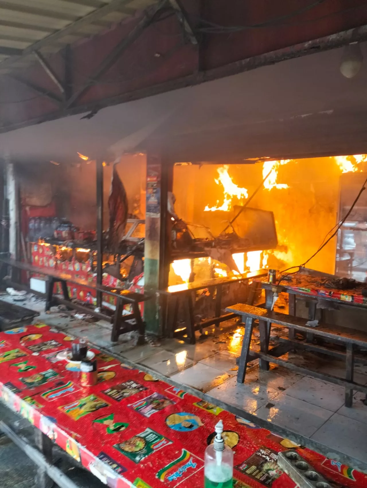 Warkop Surabaya Ludes Terbakar Diduga Karena Kebocoran LPG