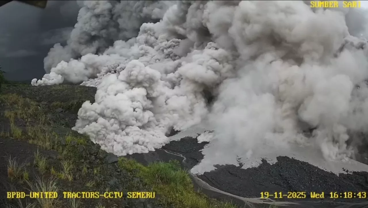 Gunung Semeru Erupsi! Awan Panas Meluncur 8,5 Kilometer