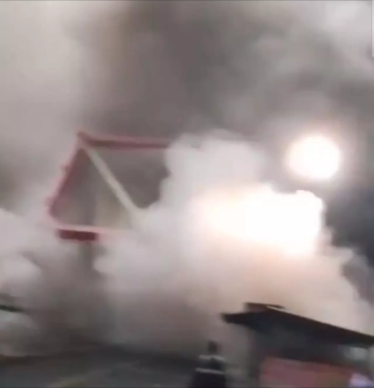 Lari Menyelamatkan Diri, Dua Orang Terbakar saat Erupsi Semeru