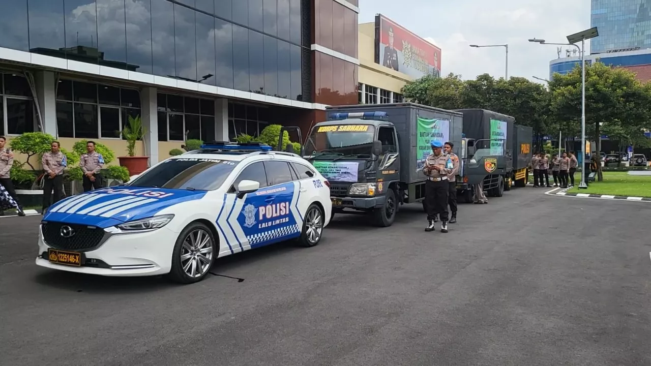 Tidak Ada Korban Jiwa Semeru, Polda Jatim Salurkan Bantuan