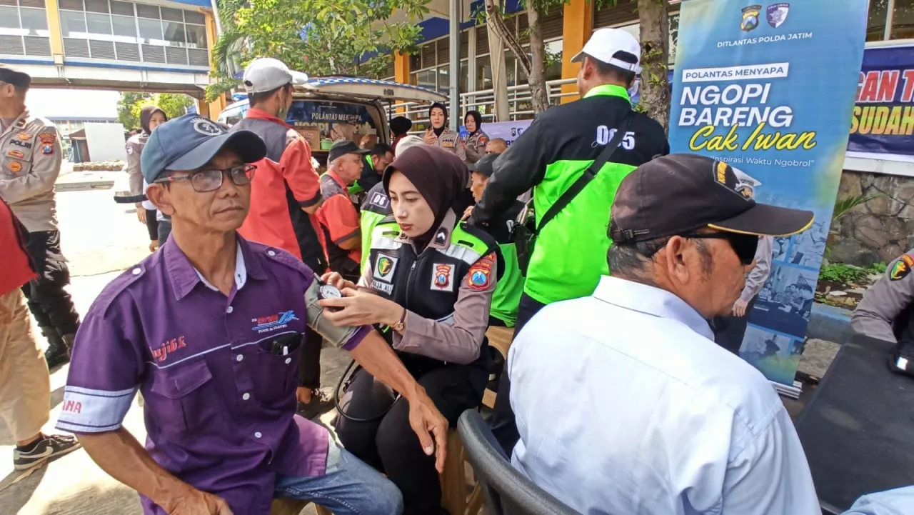 Sopir Terminal Purabaya Jalani Tes Kesehatan dalam Ops Zebra Semeru