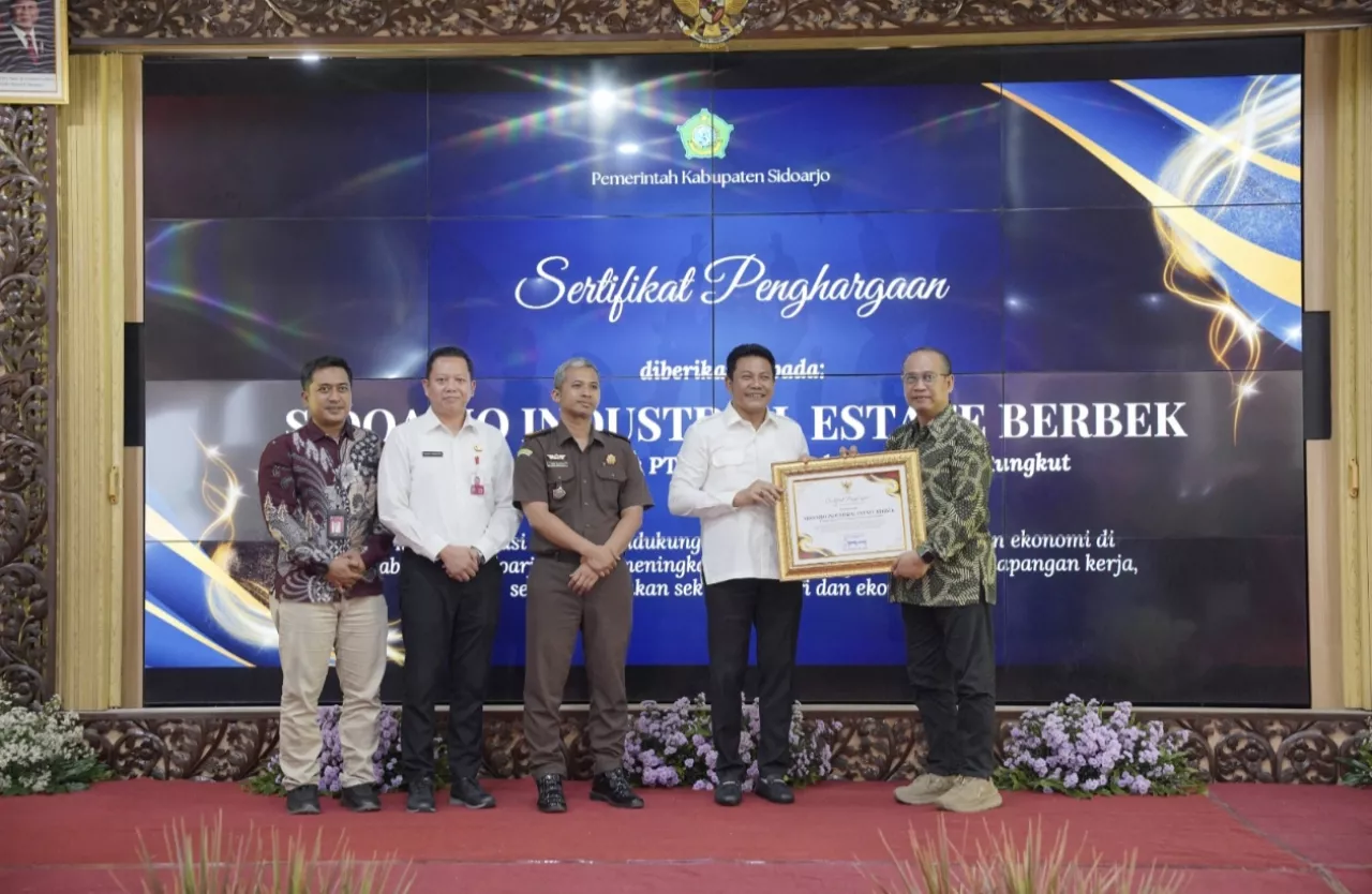 Dorong Percepatan Pertumbuhan Ekonomi, SIER Raih Penghargaan dari Bupati Sidoarjo