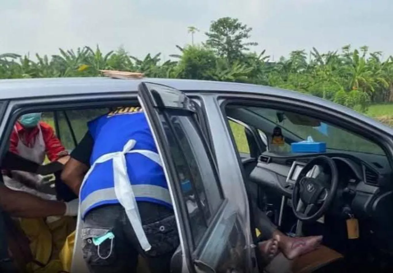 Sopir Taksi Online Ditemukan Membusuk di Dalam Mobil di Juanda