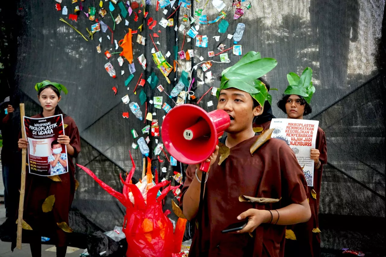Mikroplastik di Jatim Terdeteksi Masuk ke Darah, Aksi Tolak Pembakaran Plastik