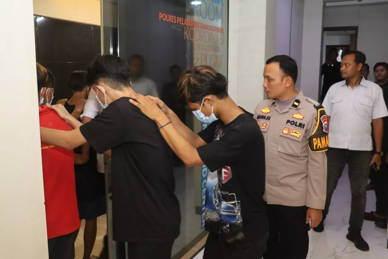 Enam Remaja Begal Motor Bersajam Ditangkap di Bulak Surabaya