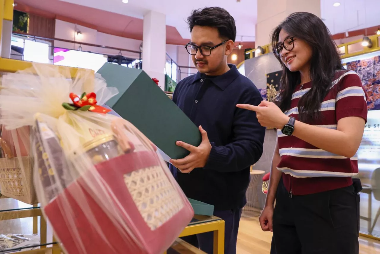 Jelang Nataru, Permintaan Hampers UMKM Lokal di Surabaya Kriya Gallery Meningkat