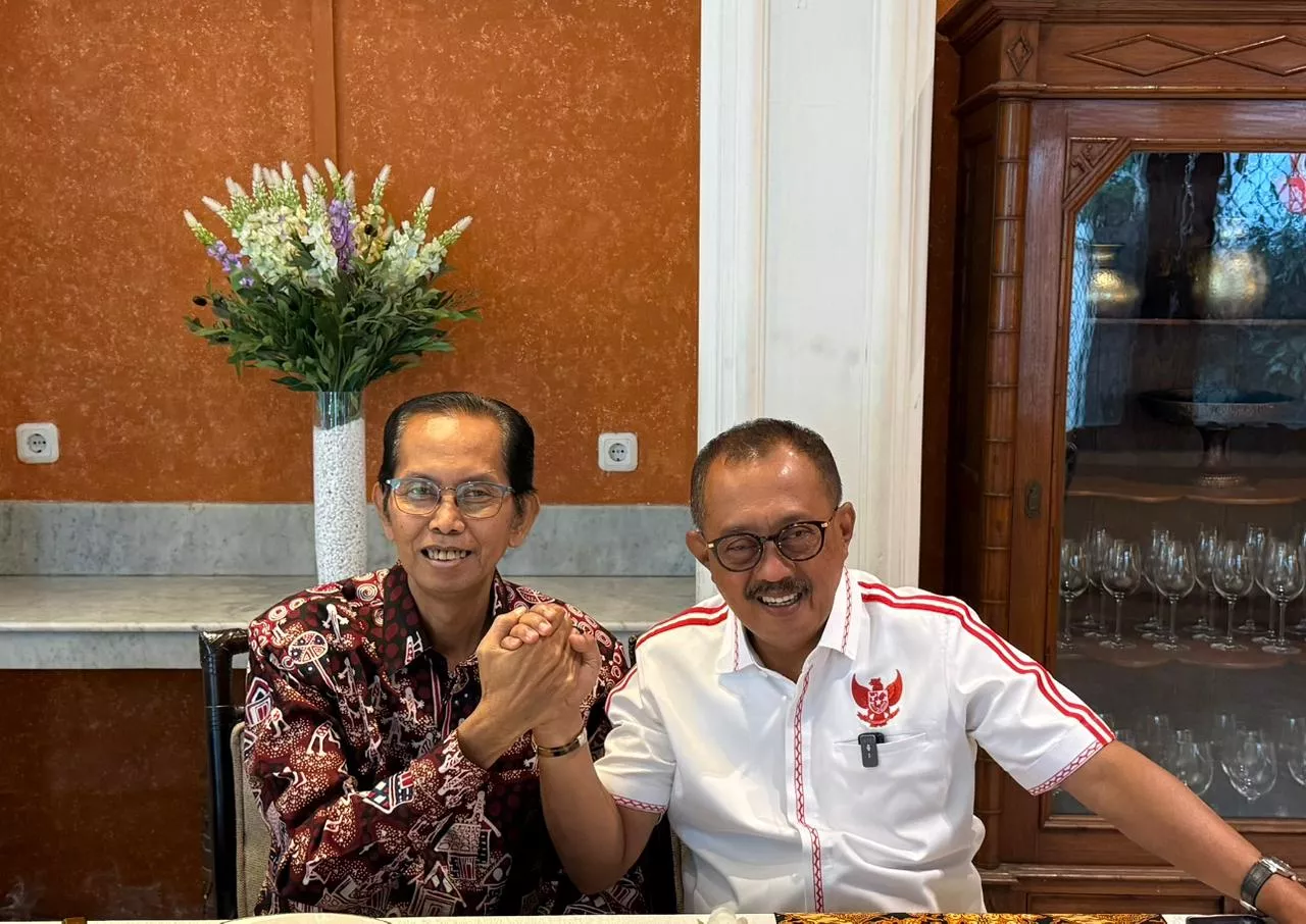 Armuji Resmi Pimpin DPC PDIP Surabaya, Adi Sutarwijono Datang Beri Selamat