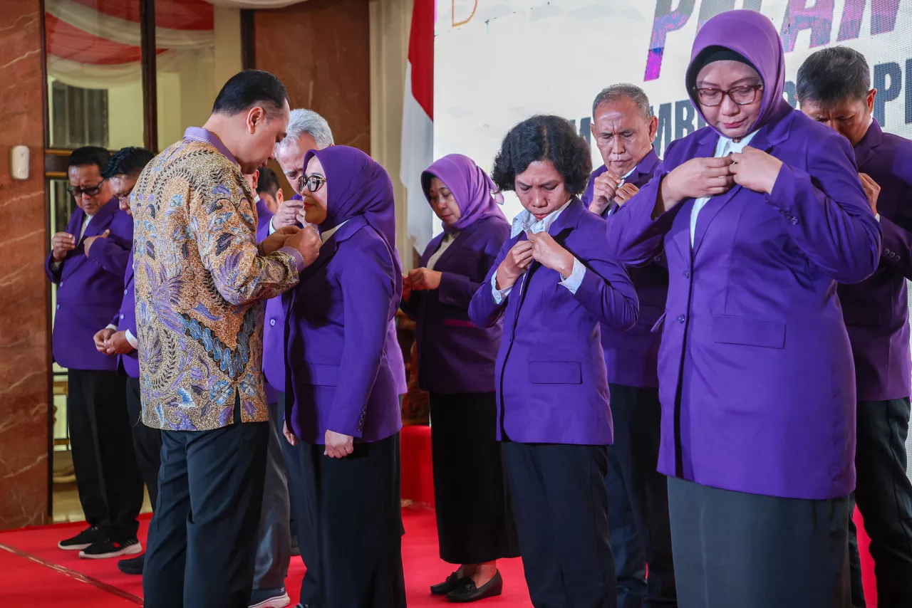 Wali Kota Eri Lantik Istrinya Jadi Ketua Umum Tim Pembina Posyandu Surabaya, Ini Pesannya