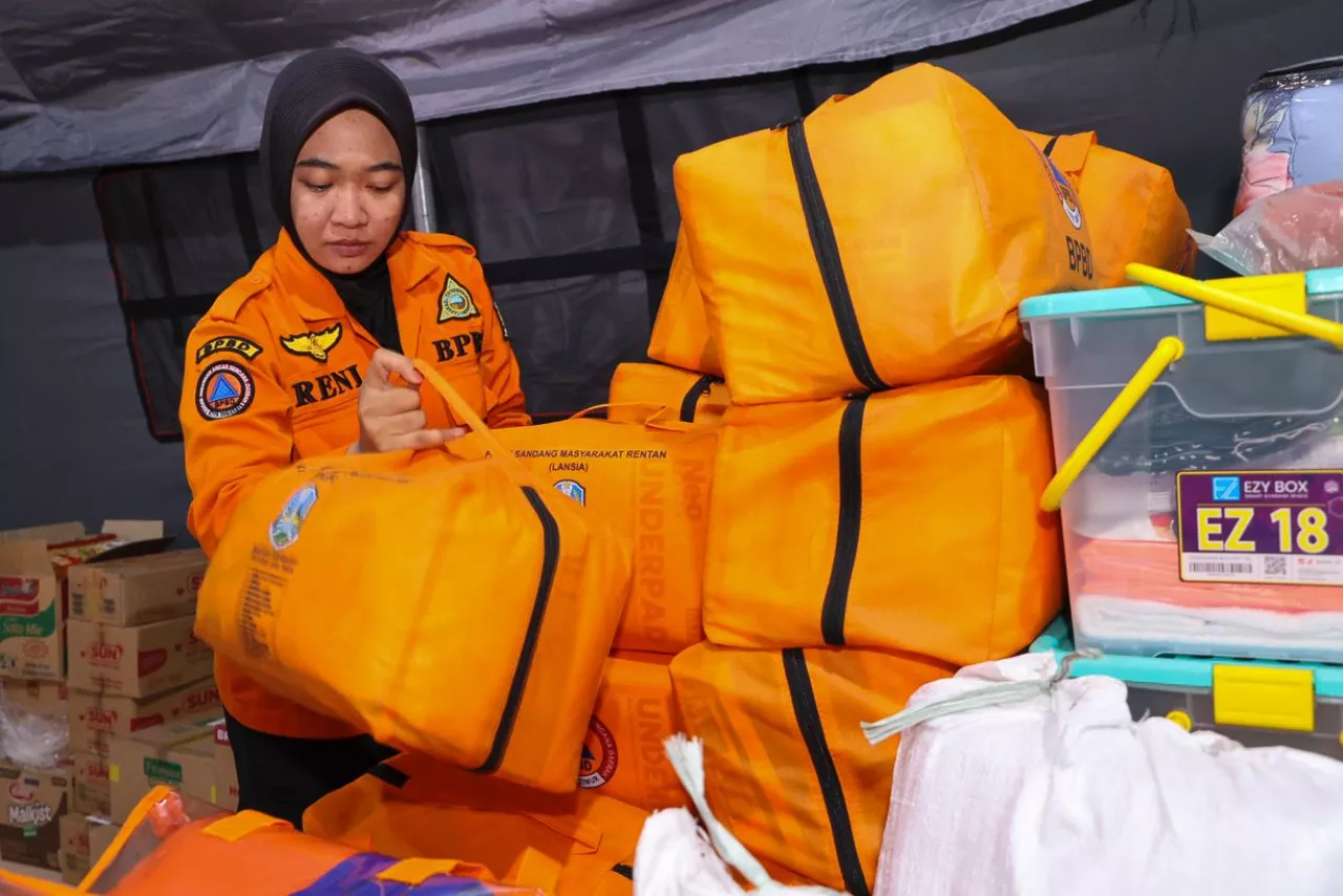 Kumpulkan Donasi Hampir Rp 1 Miliar, Wali Kota Eri Salurkan Bantuan Bencana ke Pemda Setempat