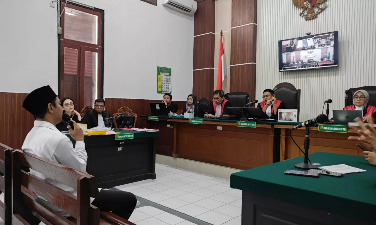 Pelaku Pemalsuan Ijazah Unitomo Jalani Sidang di PN Surabaya, Terungkap Tarif Jasanya