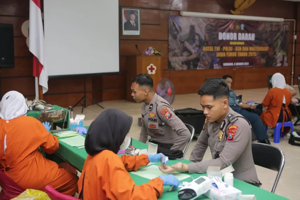 TNI-Polri Gelar Donor Darah di PMI Surabaya, 355 Peserta Ikut Berpartisipasi