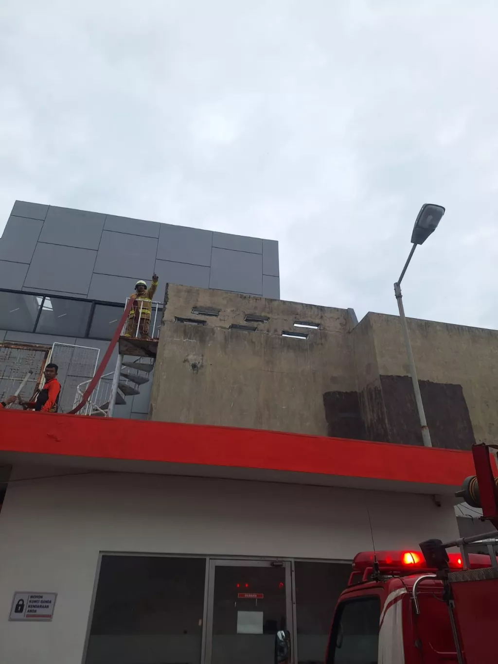 Tempat Biliar di Nginden Surabaya Terbakar, Api Diduga dari Ruang VIP