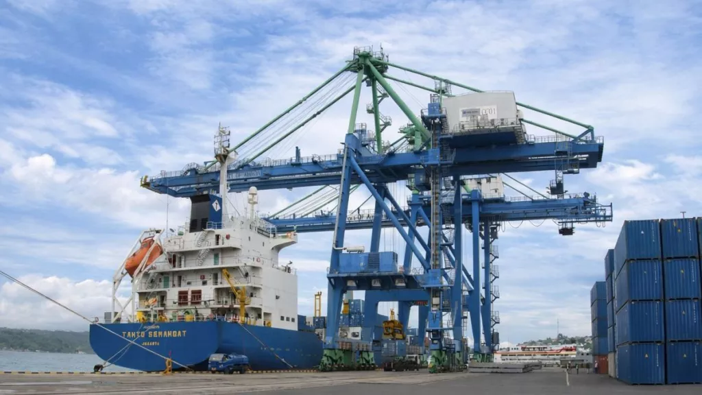 Arus Peti Kemas 2025 Meningkat, Terminal Peti Kemas Ambon Optimalkan Layanan Logistik Kawasan Timur