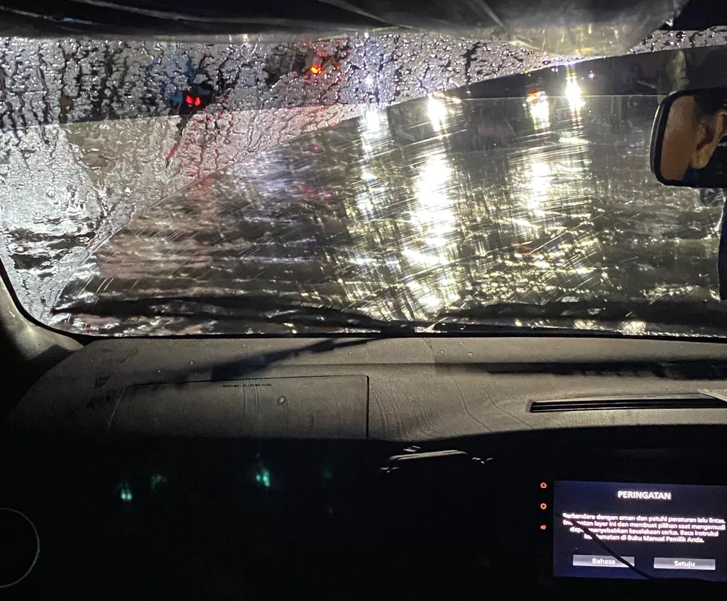Tiga Jam Surabaya Diguyur Hujan, Sejumlah Daerah Banjir, Tanggul Sungai Pakis Jebol