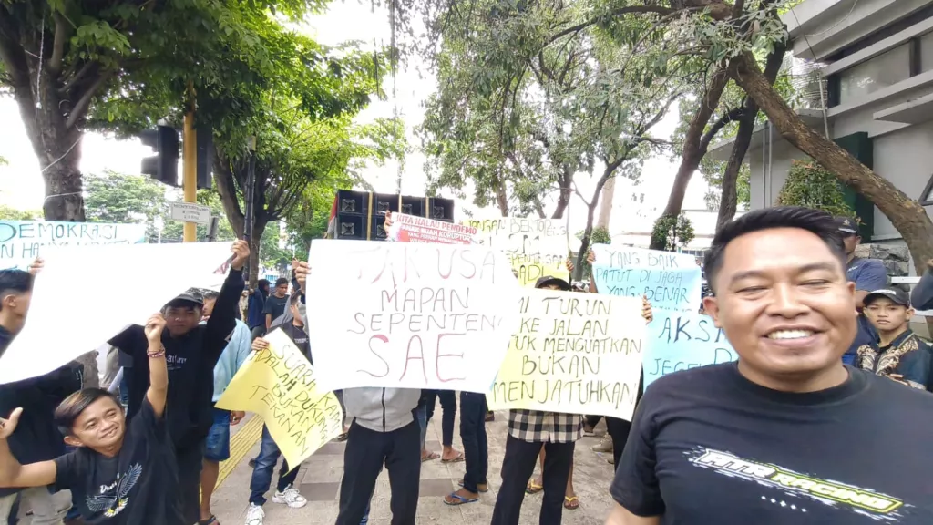 Muak Gaduh, Ribuan Massa Turun Jalan Suarakan Jogo Probo