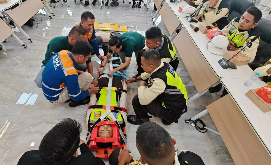 Pelindo Terminal Petikemas Gelar Pelatihan BLS untuk 30 Peserta di Surabaya