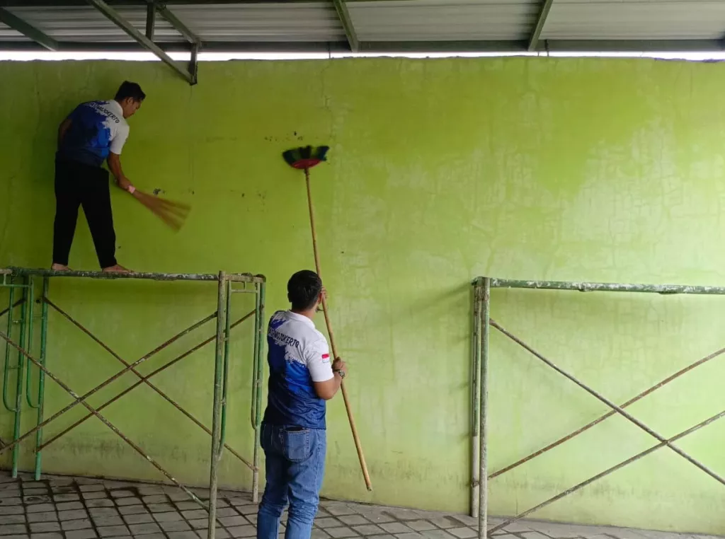 Potret Warga Binaan Lapas Mojokerto Bersih-bersih Masjid Sambut Ramadan