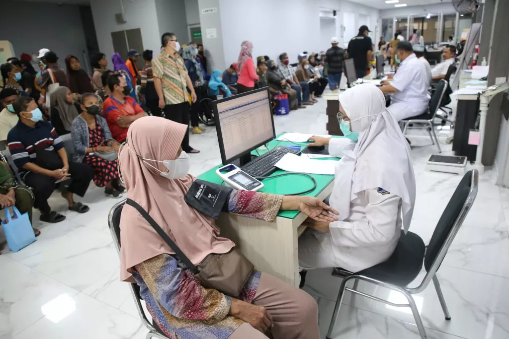 Wali Kota Eri Minta Warga Mampu Tak Gunakan UHC di Tengah Keluhan Penonaktifan PBI JK