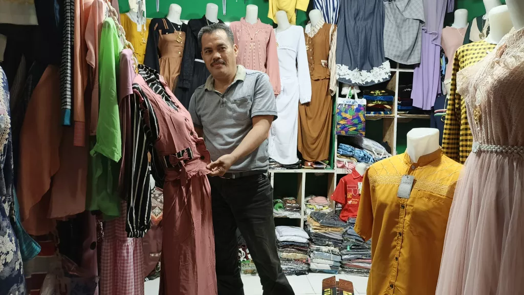 Keluh Pedagang Baju hingga Sarung di Pasar Semampir Probolinggo yang Minim Pembeli