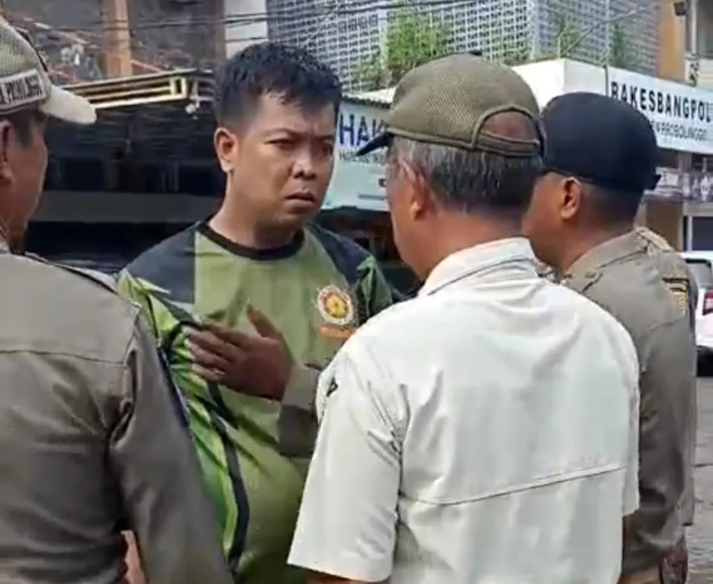 Viral Satpol PP Kota dan Kabupaten Probolinggo Nyaris Baku Hantam saat Penertiban PKL, Ini Penyebabnya