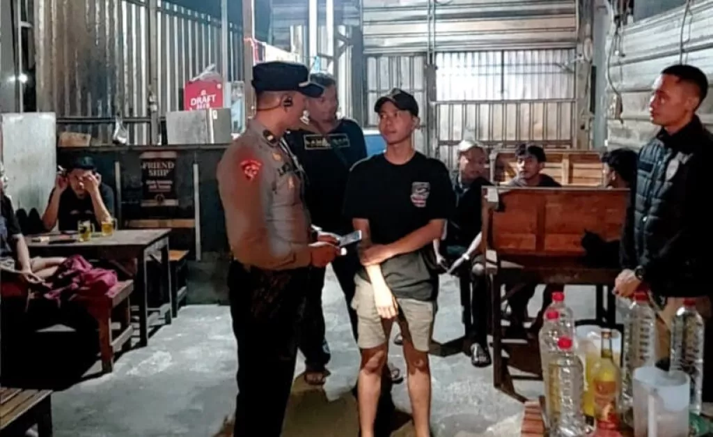 Nekat Jualan Miras di Bulan Ramadan, Warung di Lamongan Digrebek Polisi