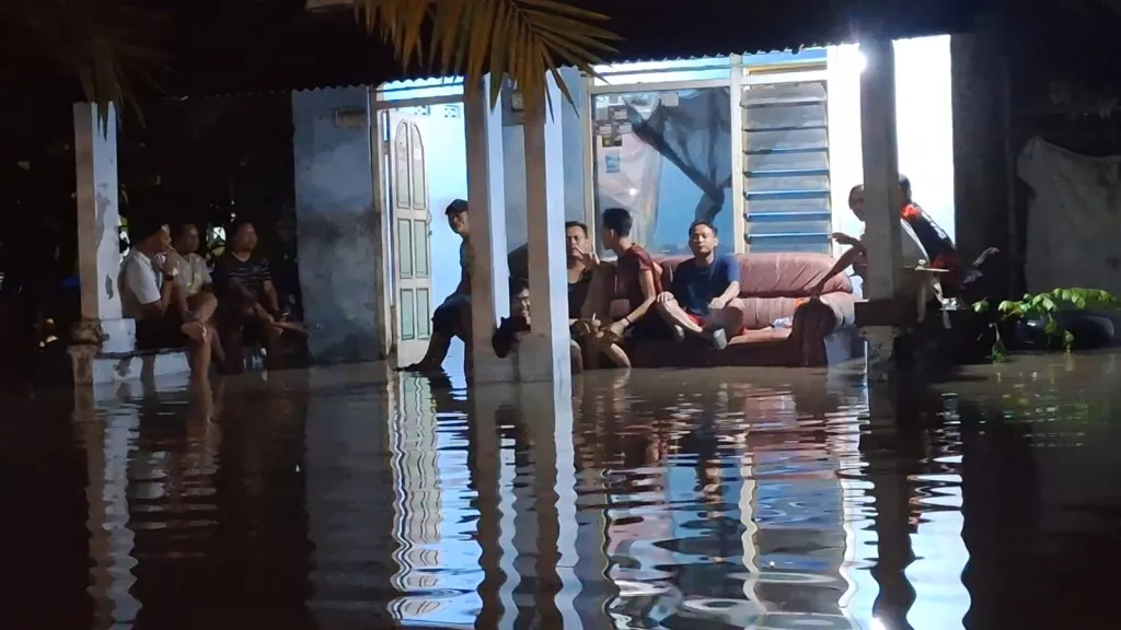Mojokerto Dilanda Banjir: 125 Rumah Terdampak, 11 Lansia Dievakuasi