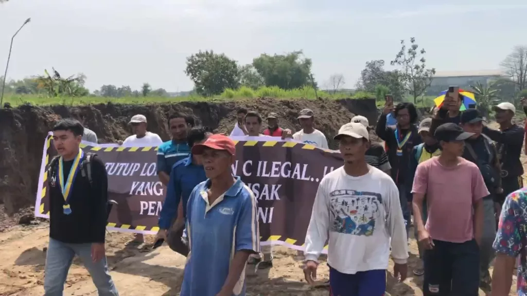 Rusak Lahan Pertanian, Galian C di Mojokerto Didemo Warga hingga Mahasiswa