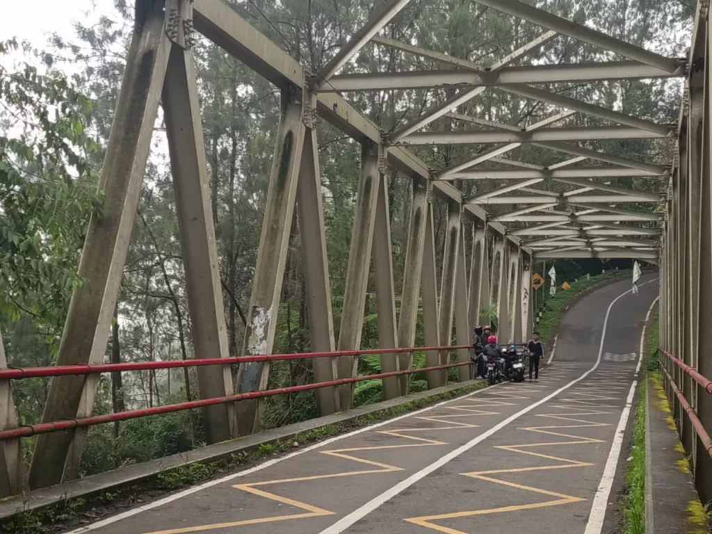 Pria Tewas Bersimbah Darah di Bawah Jembatan Cangar Batu Tinggalkan Motor, Bunuh Diri?