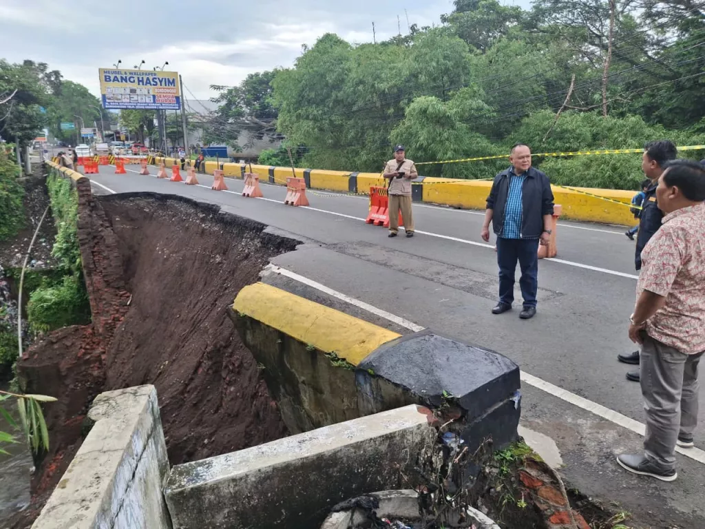 DPRD Jatim Minta Percepat Perbaikan Jalur Bondowoso-Jember yang Putus Imbas Jembatan Sentong Ambles