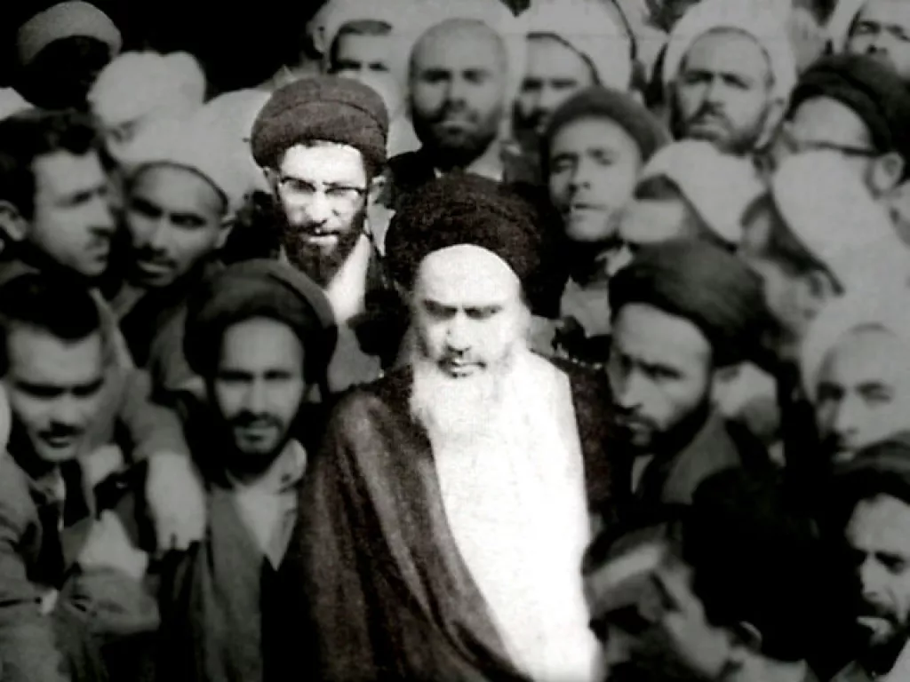 Masa saat Khamenei mendampingi Khomeini