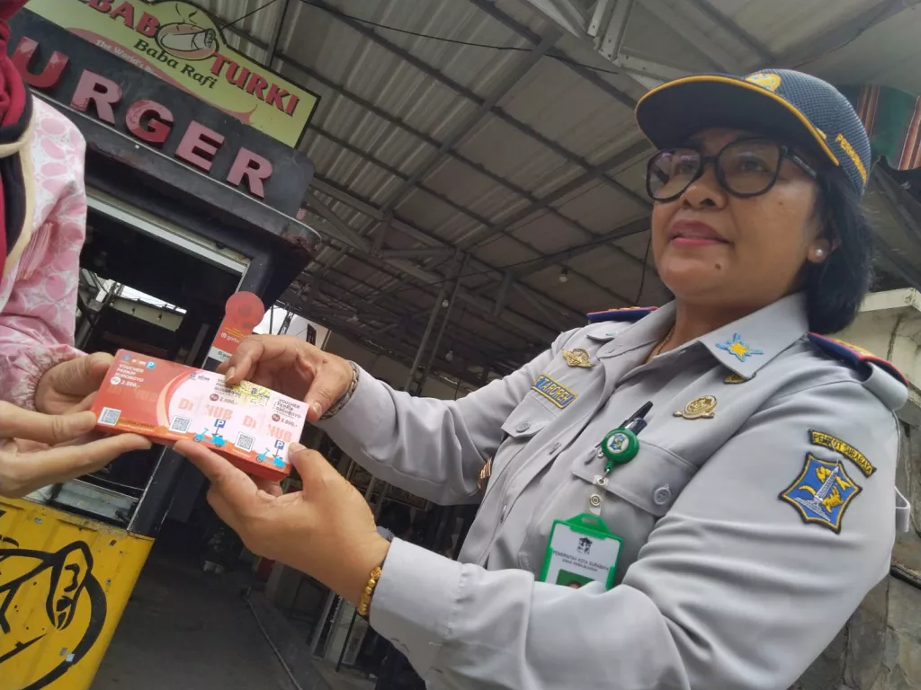 Ribetnya Sistem Pembayaran Parkir di Surabaya