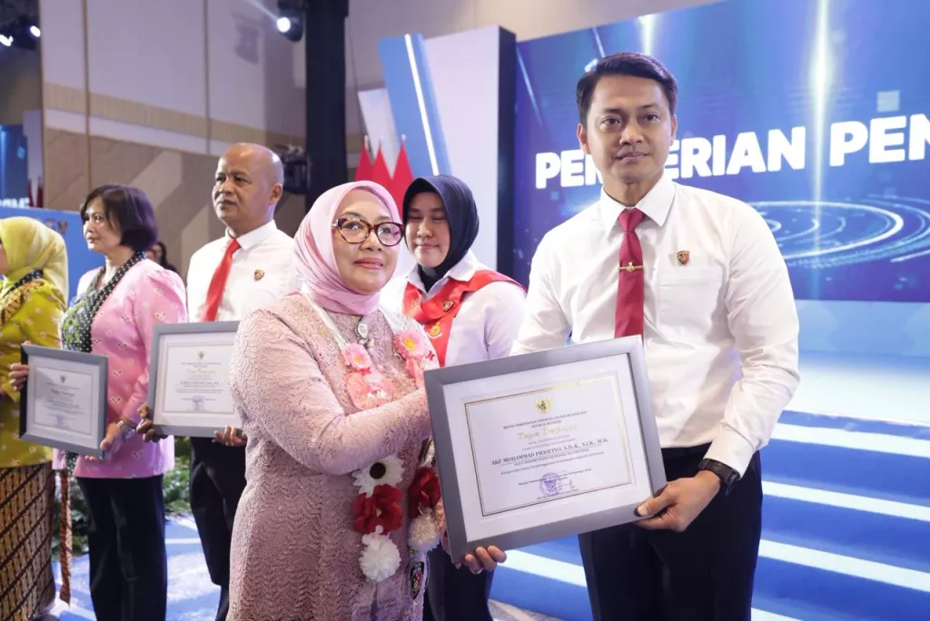 Ditres PPA-PPO Polda Jatim Terima Penghargaan dari Menteri PPPA
