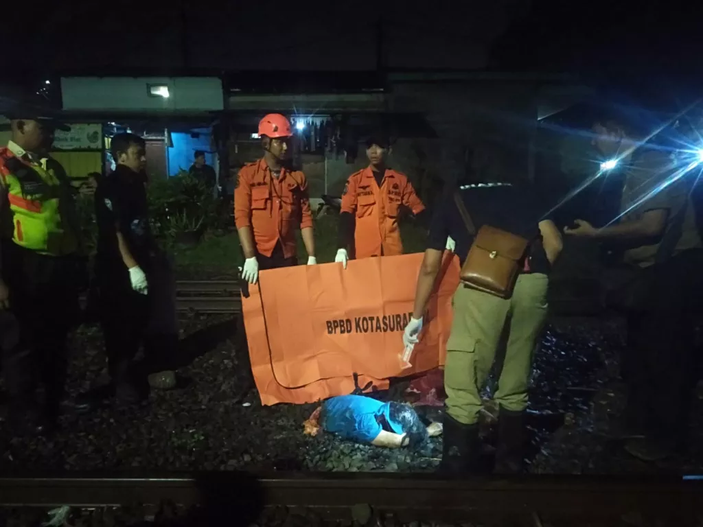 Wanita Misterius Tewas Ditabrak Kereta Api di Wonokromo Surabaya