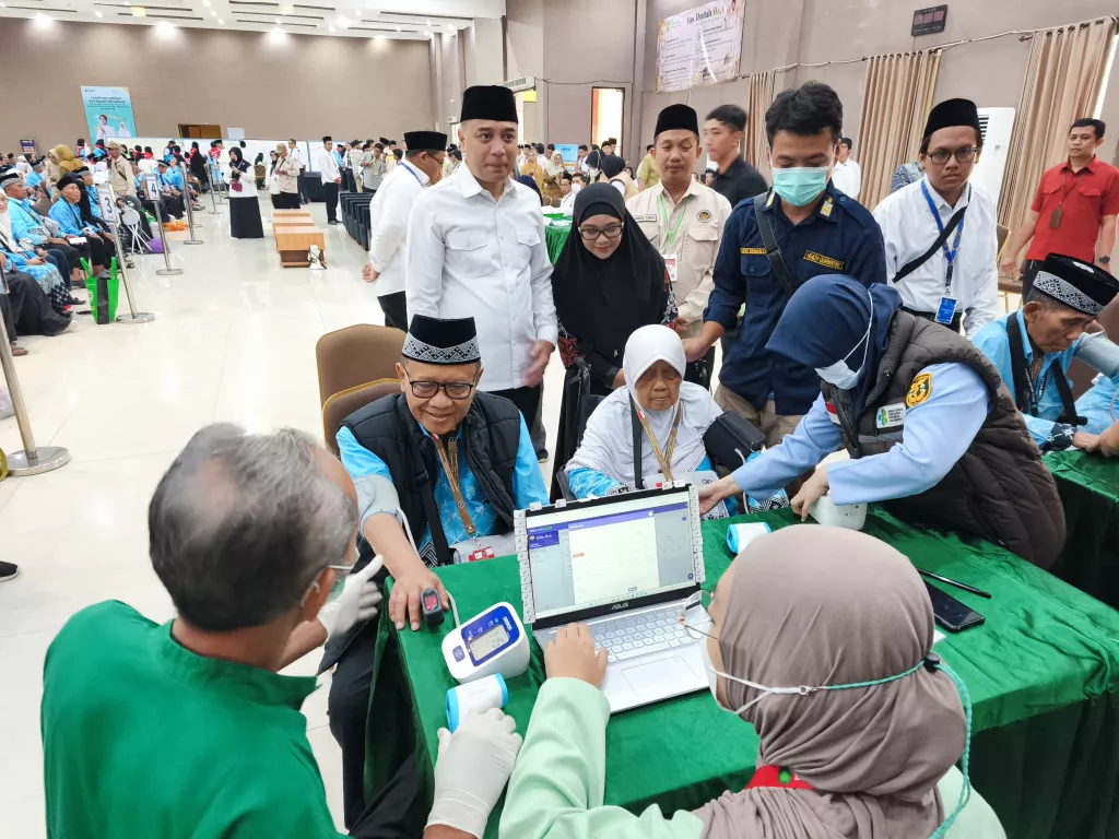 Diam-diam, Wali Kota Surabaya Eri Cahyadi Bakal Berangkat Haji Jalur Khusus