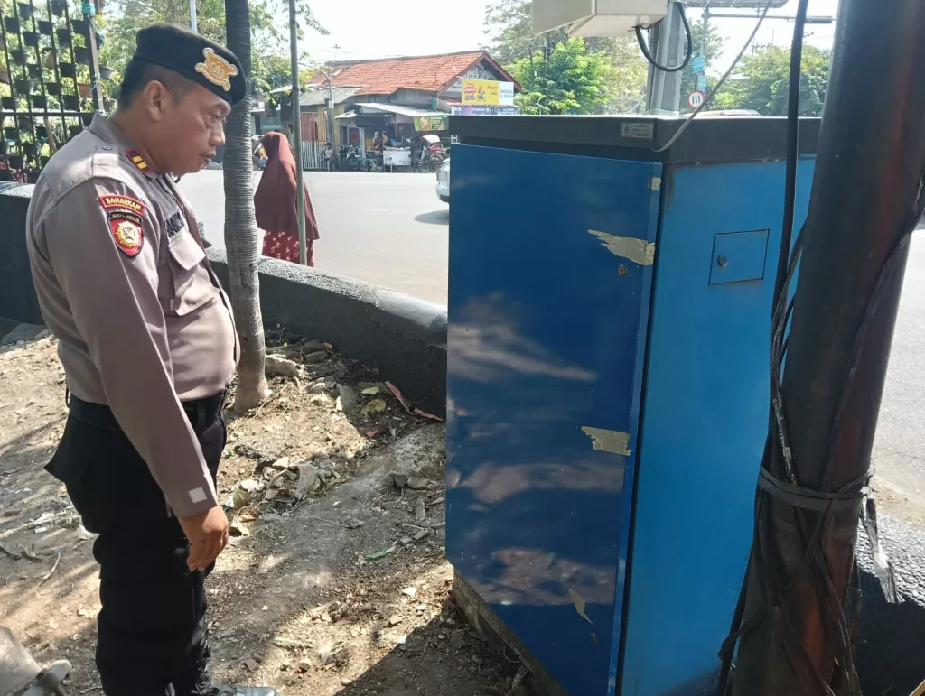 Lampu Merah di Simpang Pegirian Surabaya Mati, Ternyata Komponennya Dicuri 