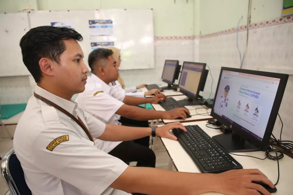 Dear Wali Murid, Posko SPMB di SD-SMP Negeri Surabaya Kini Sudah Dibuka
