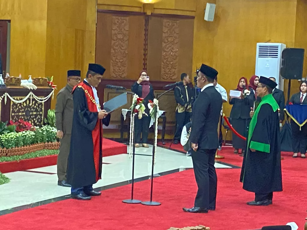 Syaifuddin Zuhri Resmi Dilantik jadi Ketua DPRD Surabaya