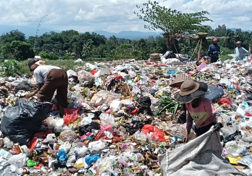 Perketat Pengelolaan Sampah, Bupati Jember Instruksikan Pengurangan Penggunaan Plastik