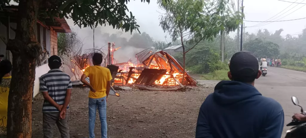 Warung Kopi di Awang-awang Mojokerto Ludes Terbakar