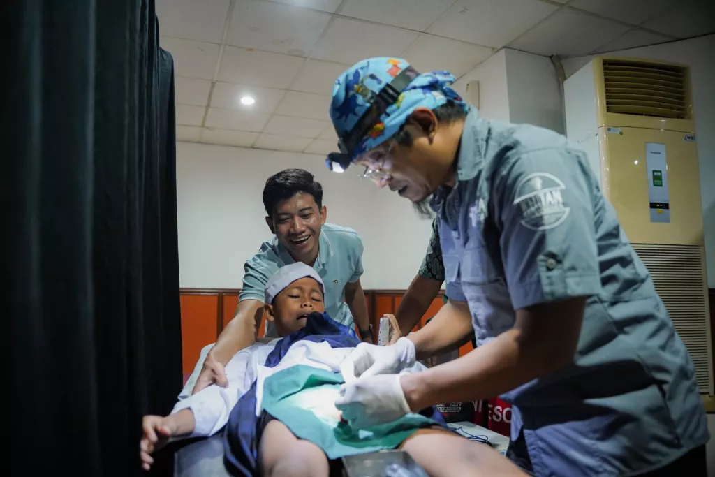 Khitan Massal HUT ke-52 SIER, 100 Anak Ikuti Layanan Khitan Modern Tanpa Jahitan