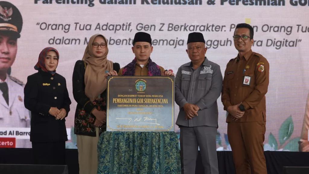 Pesan Khusus Gus Barra saat Resmikan GOR di Kelulusan SMPN 1 Ngoro Mojokerto