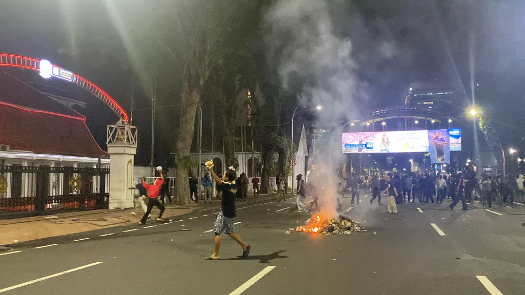 KontraS Sebut Ada Dua Mahasiswa yang Diamankan saat Demo Ricuh di Grahadi Surabaya