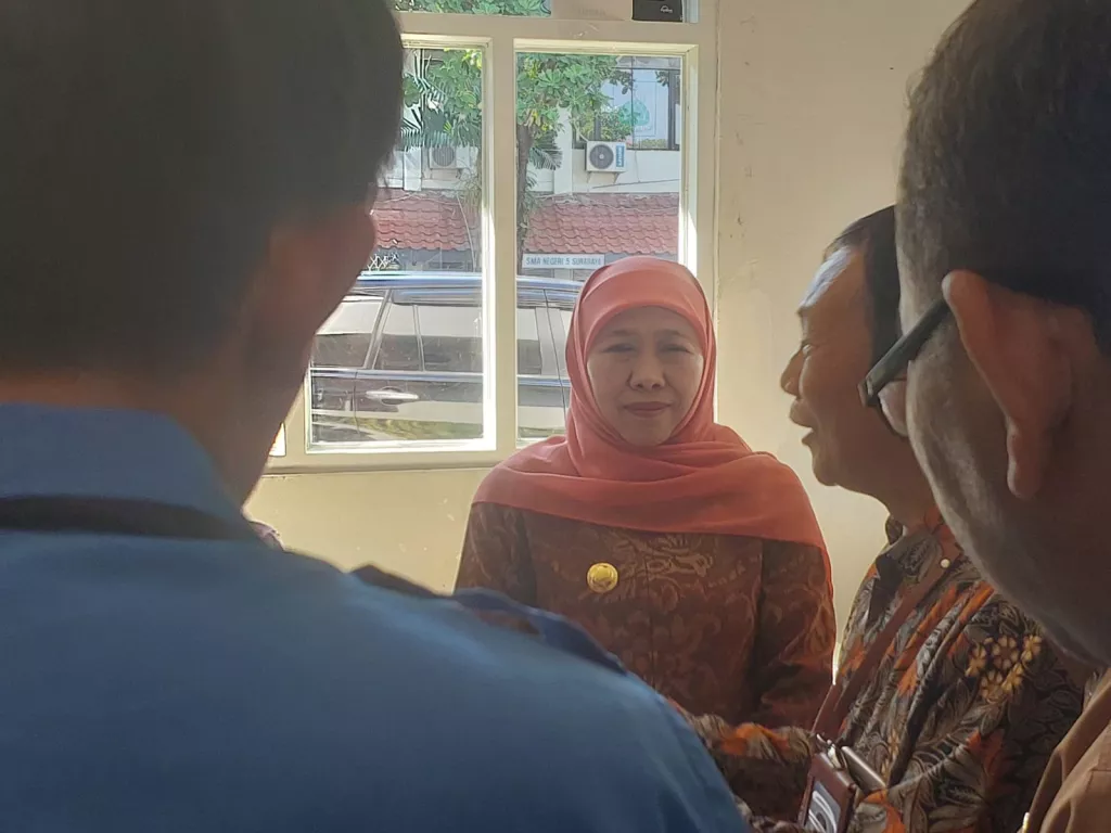 Gubernur Jatim Khofifah Sidak Pengambilan PIN SPMB di SMA Surabaya, Ini yang Ditemukan