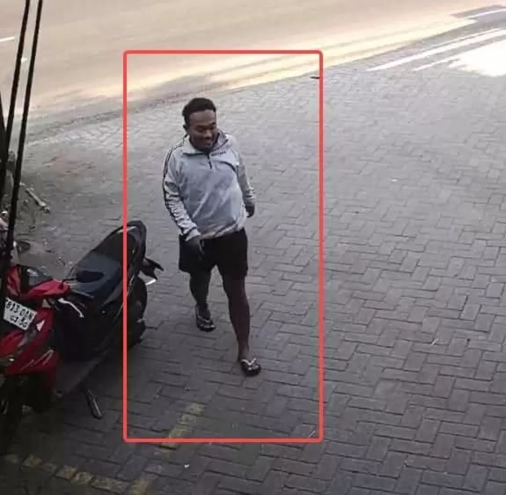 Motor Karyawan JNT di Mojokerto Dicuri, Tampang Pelaku Terekam Jelas di CCTV