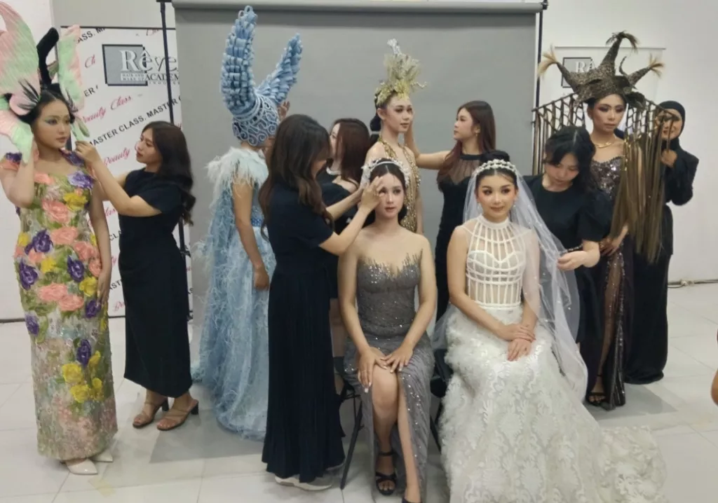 Melihat dari Dekat Cara Rever Academy Tumbuhkan Kreativitas Perias Masa Depan