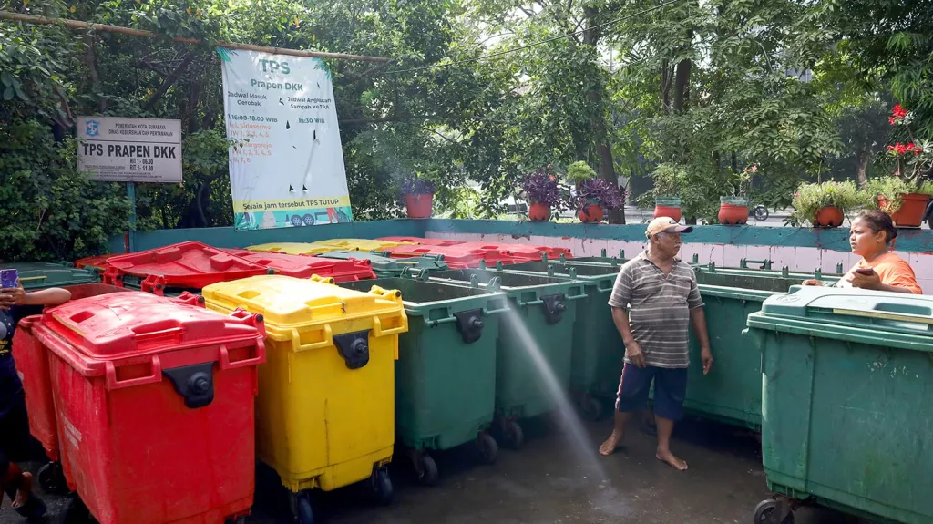 Surabaya Hasilkan Ribuan Ton Limbah B3, Tapi 46 Ton Masih Menumpuk di TPS