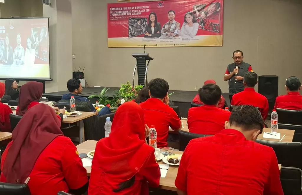 Di Bulan Bung Karno, Armuji Tantang Kader Gen Z PDIP Surabaya jadi Anggota Dewan